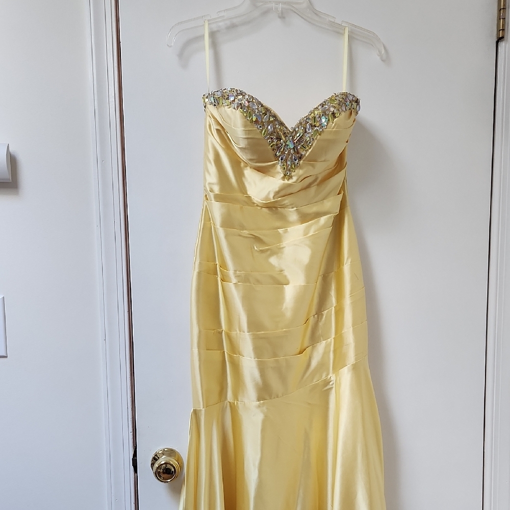Elegant Yellow Satin Evening Dress